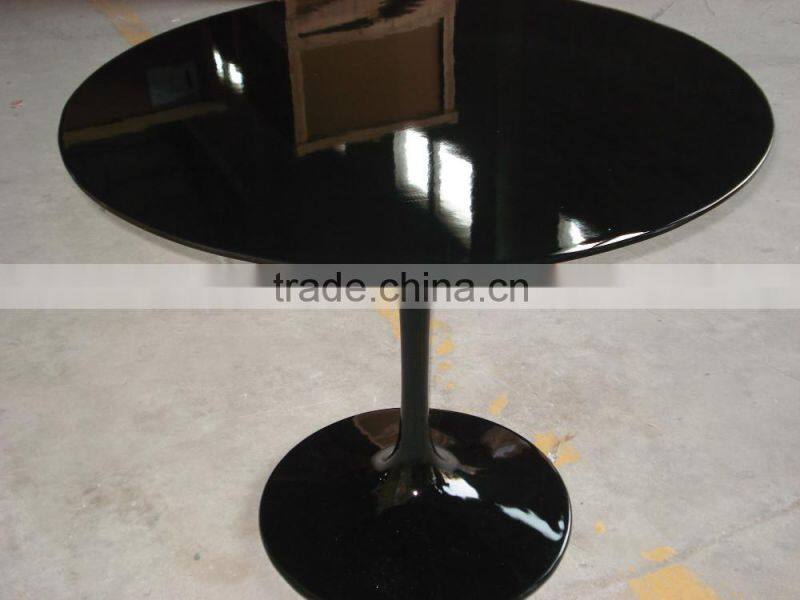 dining room Eero Saarinen fiberglass tulip table