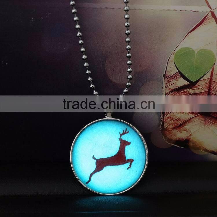 2016 luminous winter new fashion silver chain sweater jewelry Animal pictures pendant Christmas glow elk necklaces