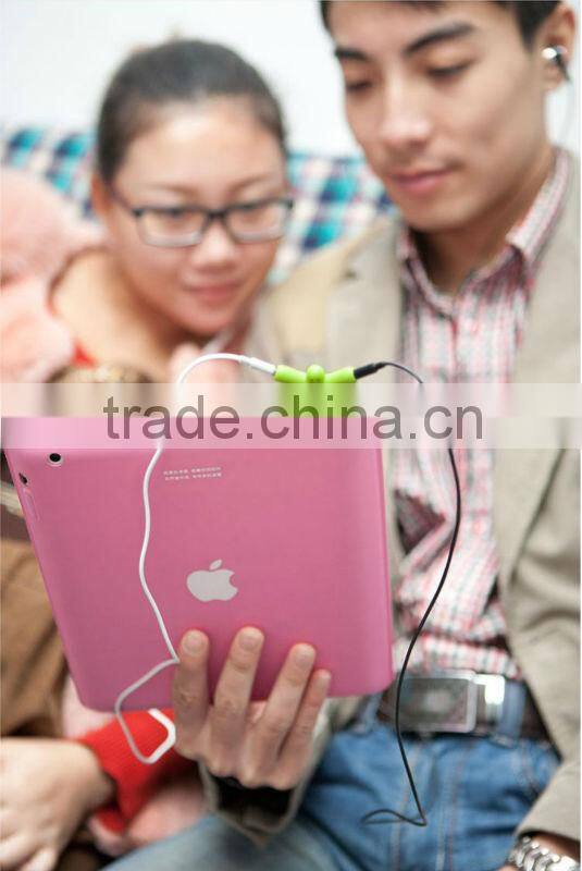 Hot Selling novelty male to female Earphone Splitter with suction stand,Promotional gift