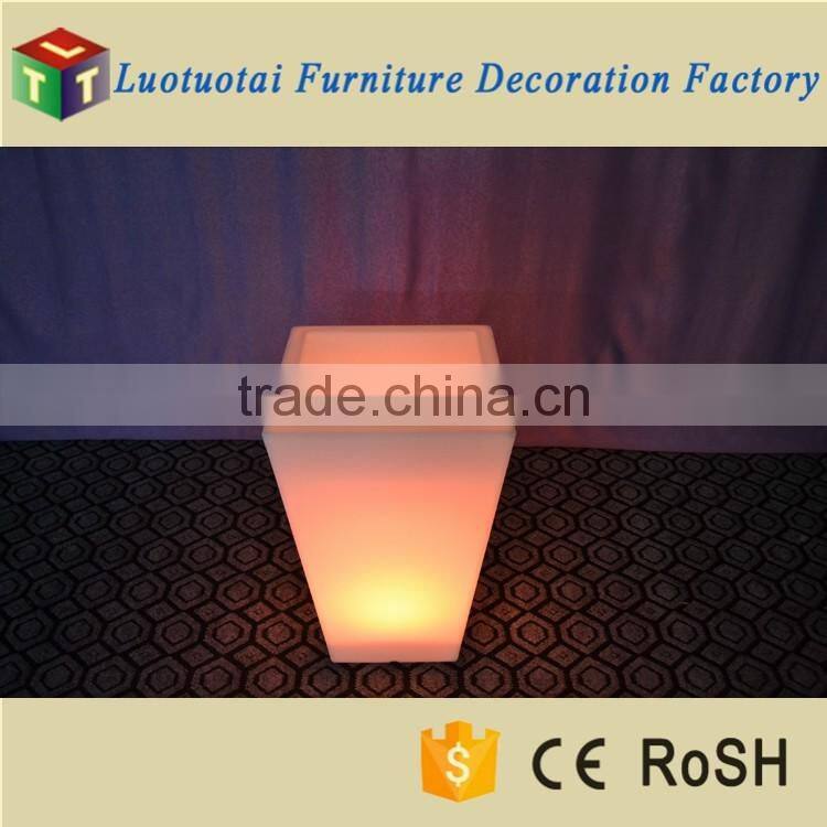 Waterproof outdoor garden use illuminated LED square planter pot with battery operated