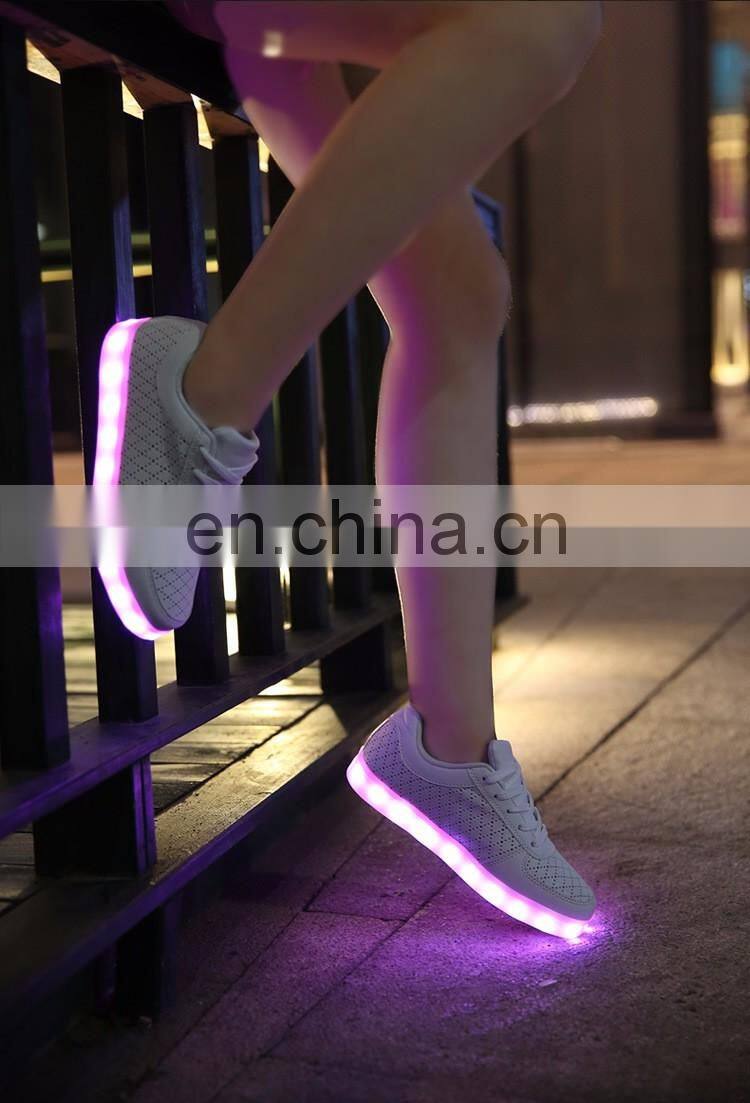 Wholesale white light casual shoes lady leisure sneakers