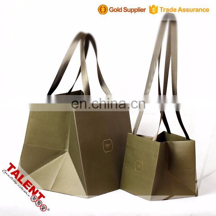 Wholesale Custom printed Cheap Garment Paper Bags For Shopping