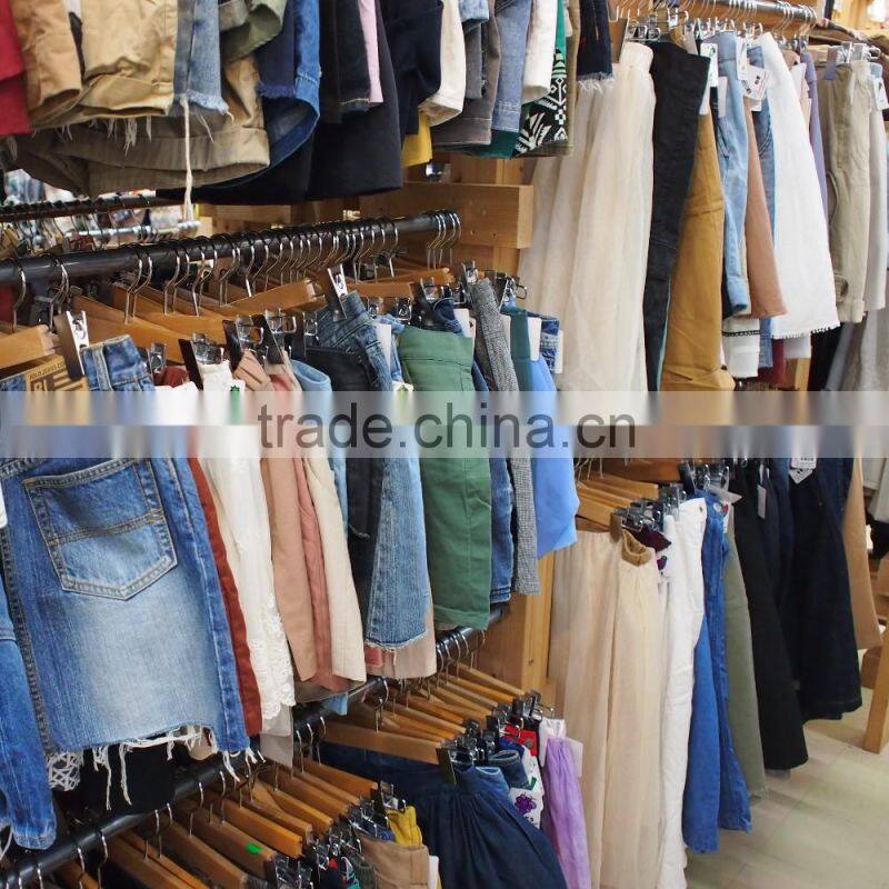 Various kinds of in stock second hand leather shoes in wide range of sizes