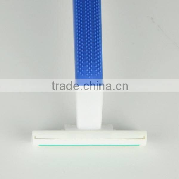 Twin blade disposable razor