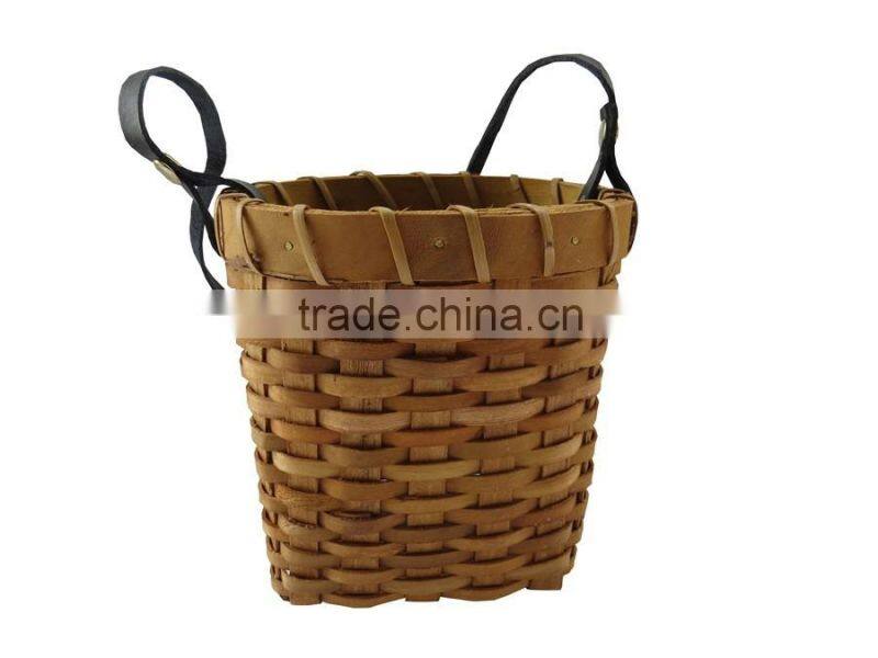 Hanging wooden basket for flower