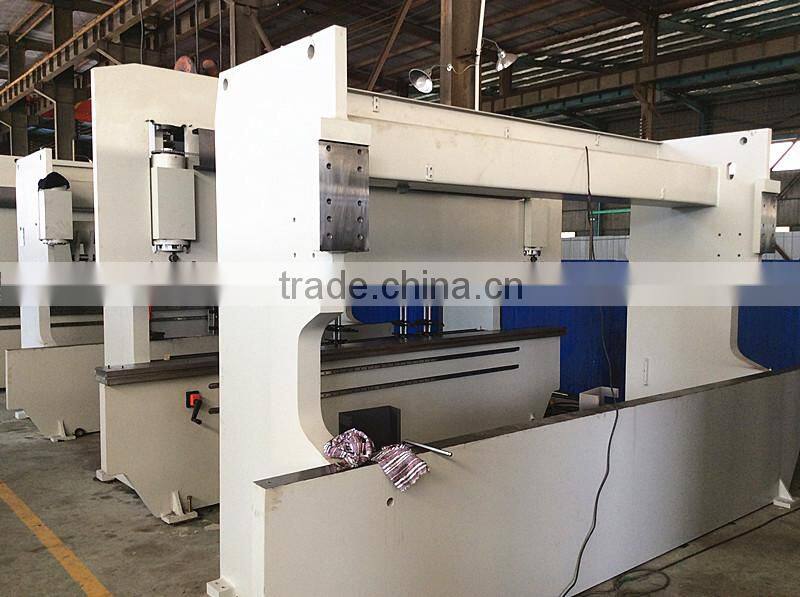 Hydraulic bending machine / press brake