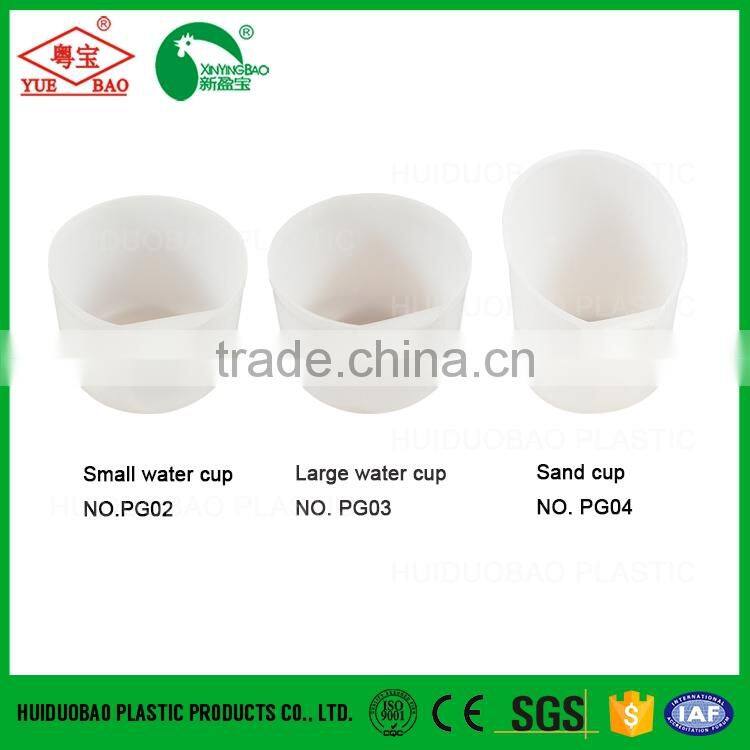 Clear plastic poultry cage water cup with hook