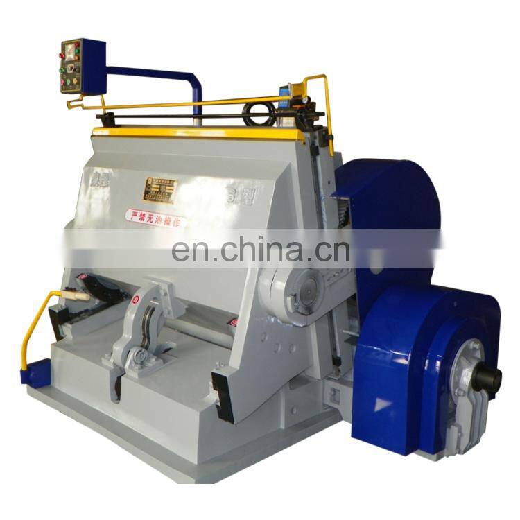 Manual creasing and die cutting machine for corrugated paper box