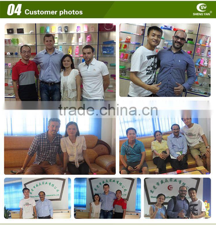 ECO-friendly silicone collapsible lunch box equipped with a fork