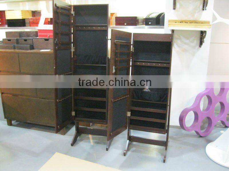 Standing jewelry display cabinet