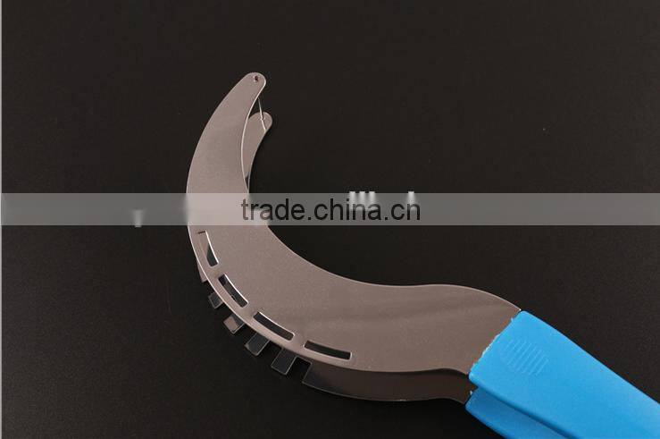 Hot sale amazon cut watermelon slicer with thick plastic handle,watermelon cutter
