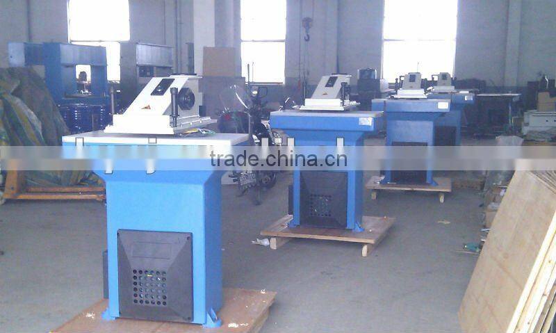 Gloves Cutting Machine/Making Machine