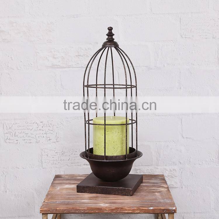 Round metal candle holder, metal ornaments.