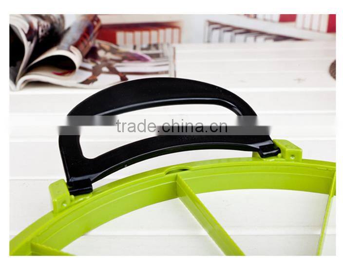 Fully furnished plastic pizza cutter