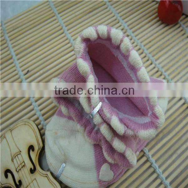 Factory Custom High quality 0-3years old baby socks,dotted heart pink color style ,white thick in the bottom