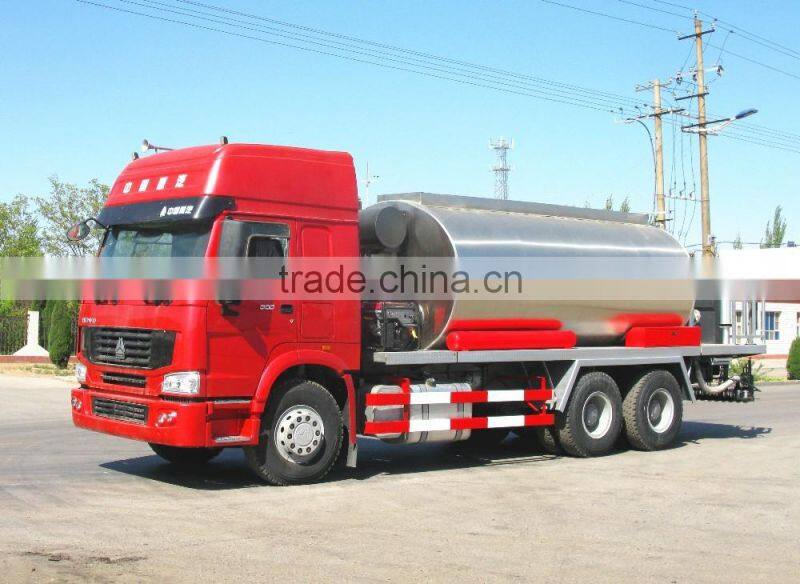SINOTRUK HOWO 14ton asphalt pavement distributor truck for sale