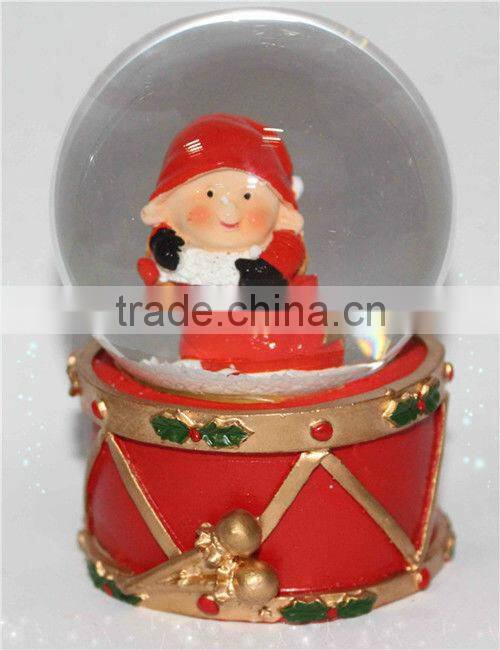 2013 fashional electric resin snow globe