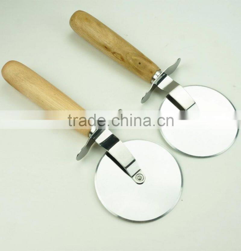 32058 Stainless Steel Cake Pizza cutter with wooden handle