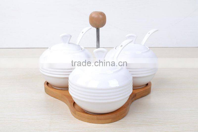 high quality wholesale ceramic spice bottles with ceramic lid/spice racks jars wholesale/3pcs set ceramic storage jar whole sale