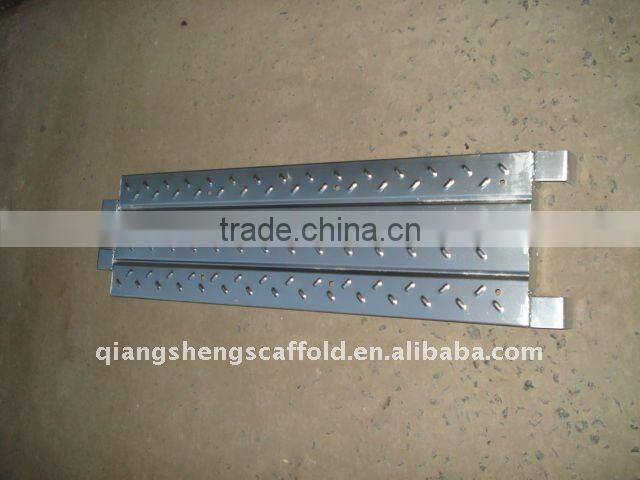 Scaffolding walking board
