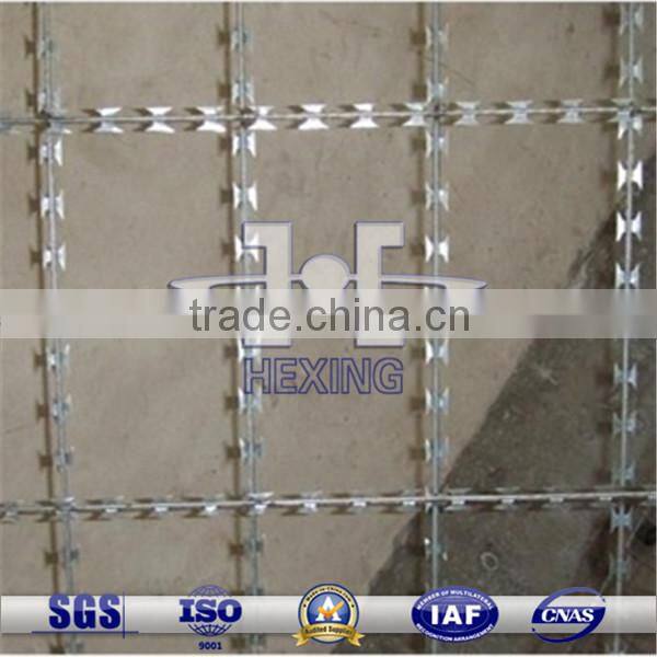 BTO-22 galvanized razor wire welded mesh fence