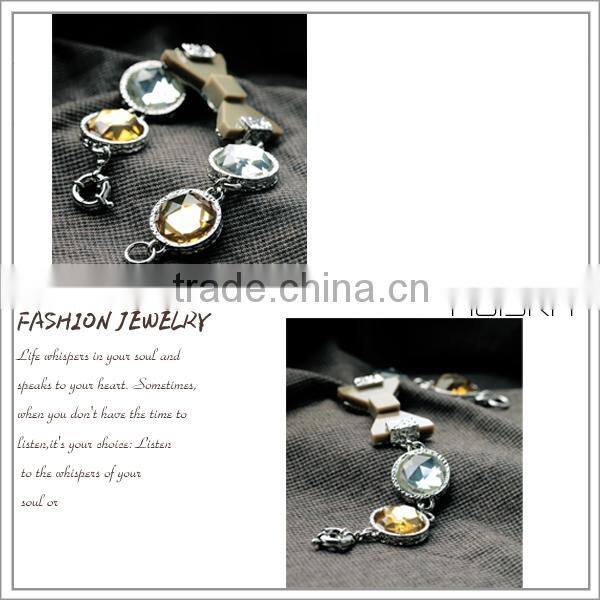 White And Champagne Crystals Acrylic Bowknow Bracelet