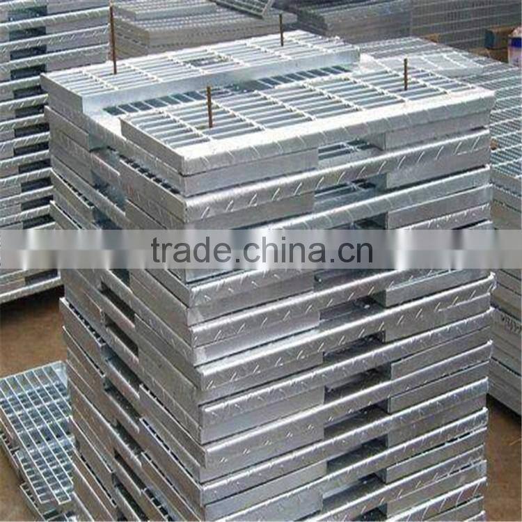 Metal grid floor