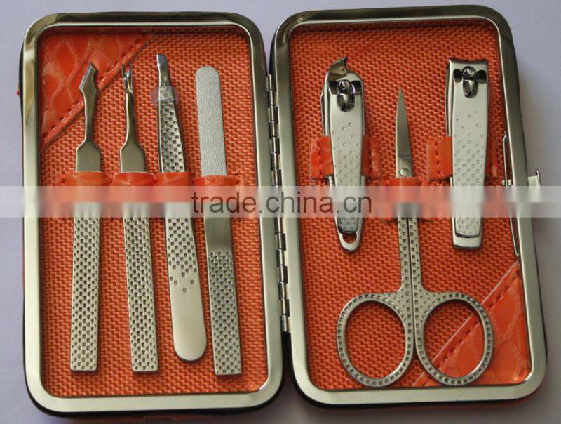 2015 cheap nails suit cosmetic manicure set in pouch