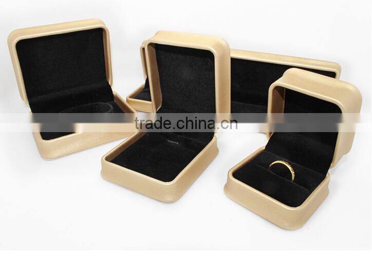 Superior customize PU jewelry boxes golden ring box