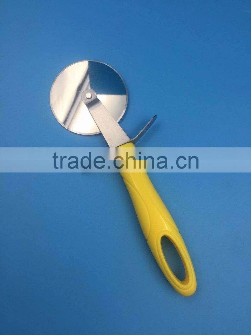 stainless steel pizza cutter/pizza knife with plastic handle