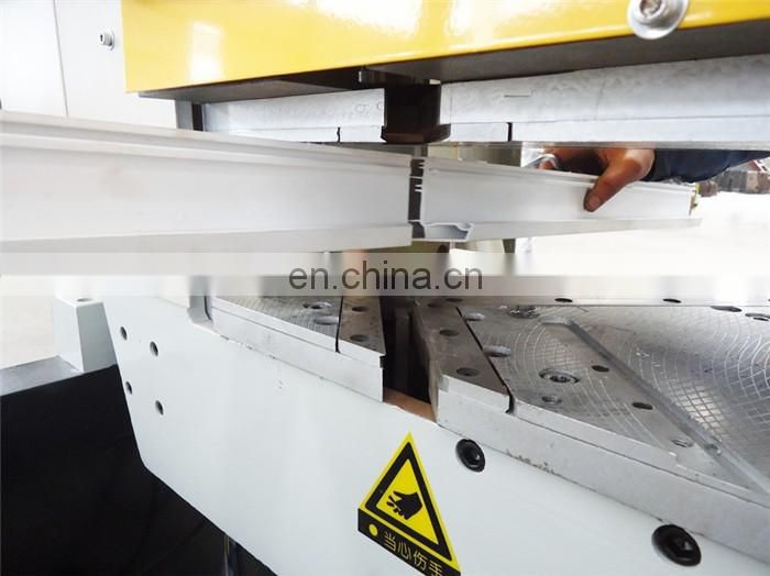 Strong combination PVC window three head welding machine