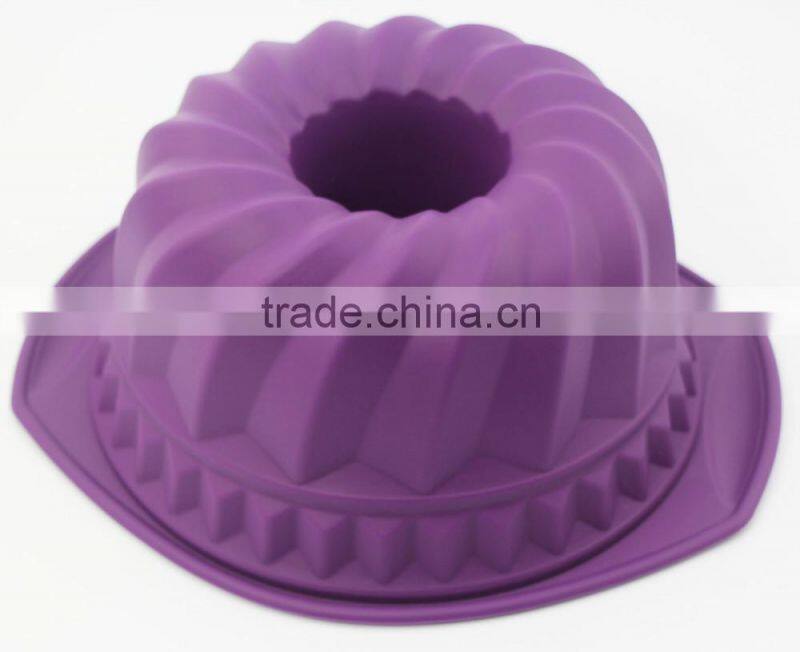 Flexible Non Stick Easy to Clean Silicone Bundt Cake Pan