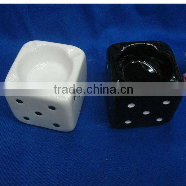 Novelty gifts decorative heart shaped ceramic ashtray with hand shaped tray