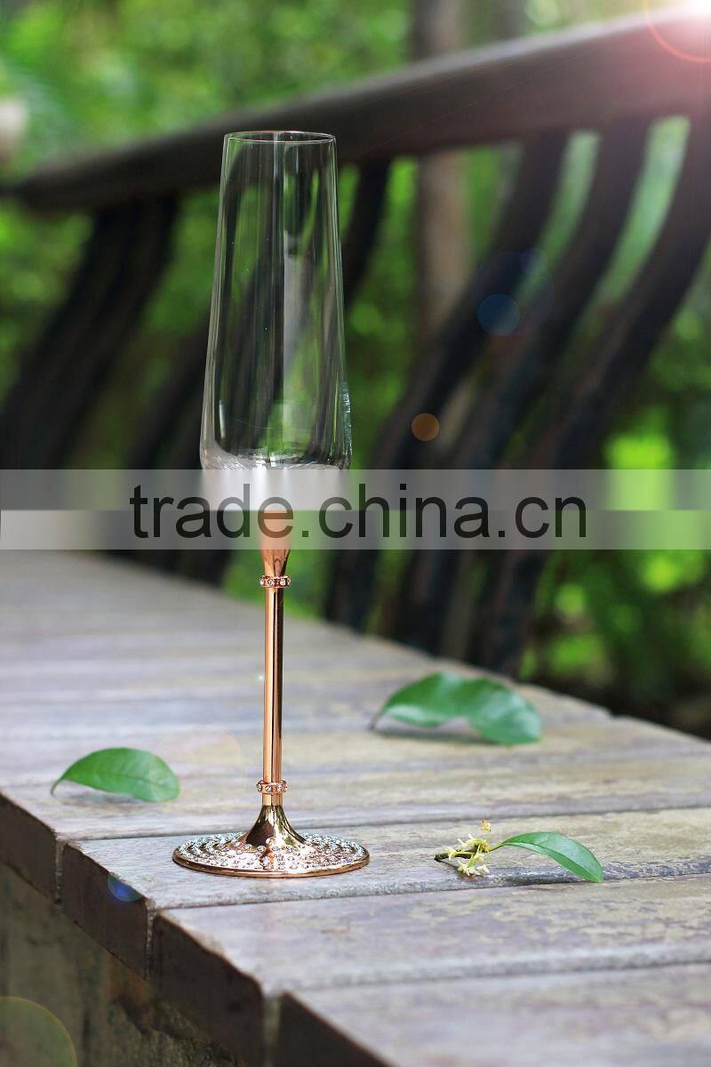 2015 new design lead free clear crystal 200ml crystal glass set with rose gold plating stand