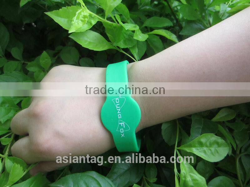 Smart silicone chip ntag203 silicone rfid wristband mad
