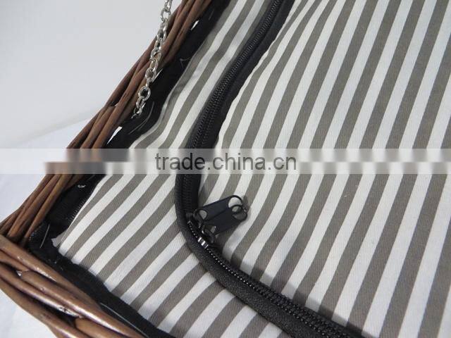 Wholesale handwoven 4 persons wicker picnic basket insulated