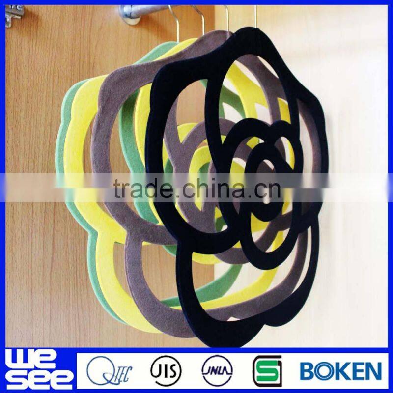 Velvet hanger for scarves in black