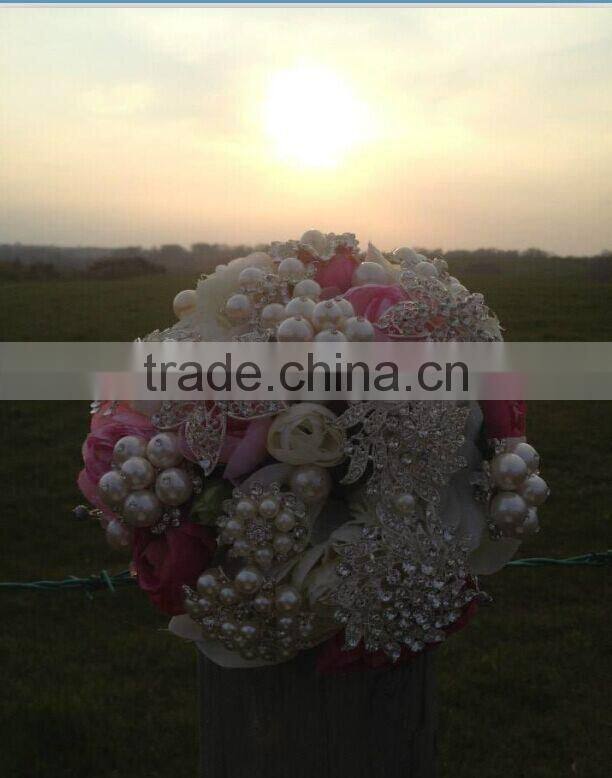 Latest fashion full crystal wedding cheap wholesale brooch