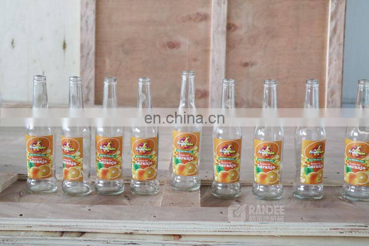 Square bottle wet glue labeling machine for juice wine beer filling bottling line