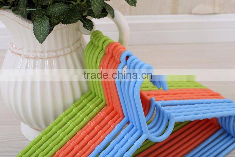 XUFENG produce the plastic hanger plastic clothes hanger for display