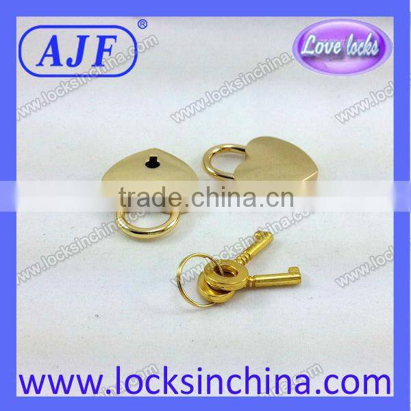 New brand golden love padlock for valentines promotion
