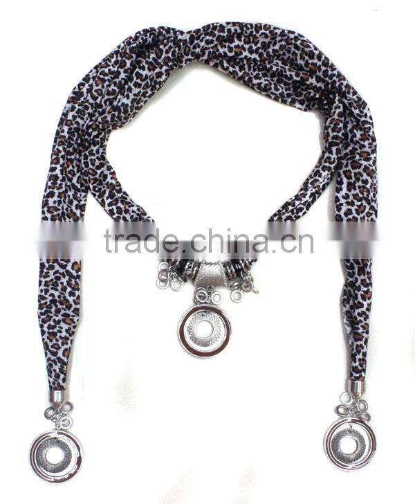 wholesale china import high quality round pendant jewelry scarf