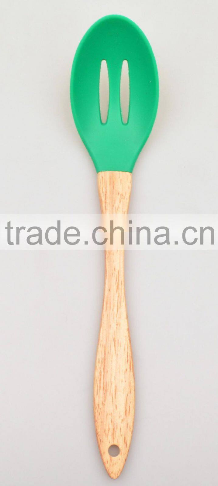 beautiful in desigh LFGB testing silicon kitchenware with ruber wooden handle