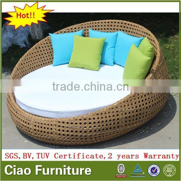 Leisure rattan outdoor round beach sunbed / daybed