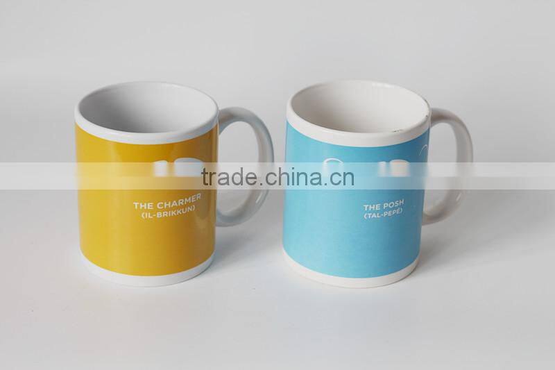 white plain ceramic mug