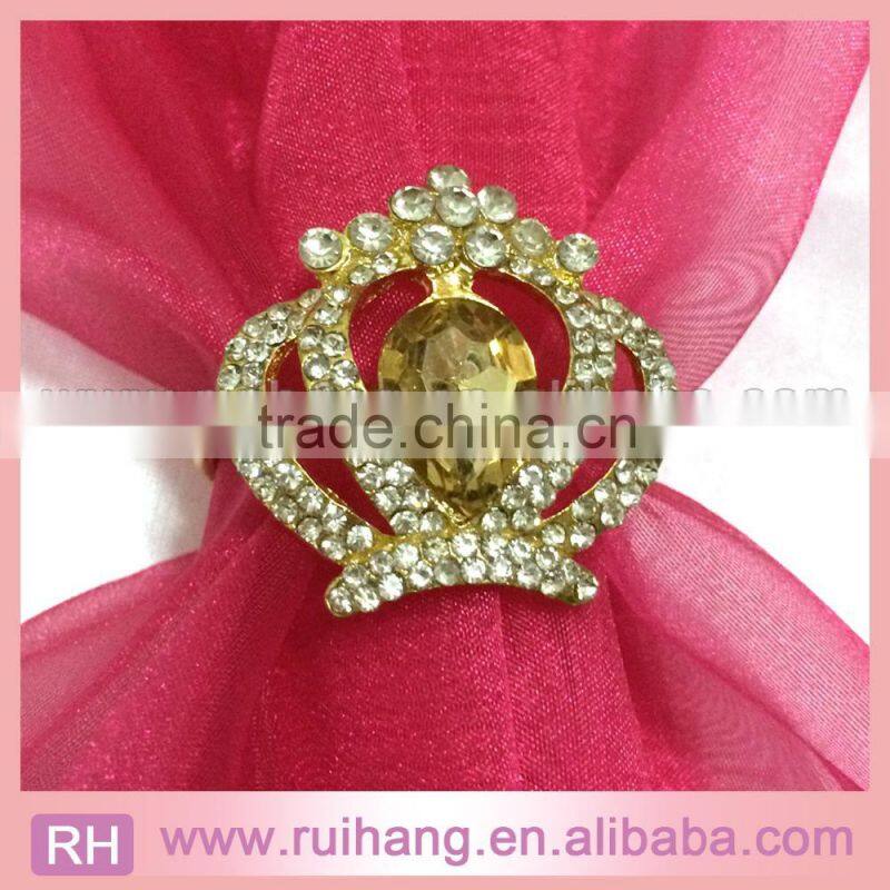 gold brooch of crown with crystal of wedding inviations card decoration