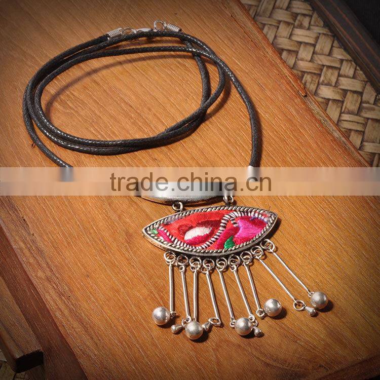 2016 new arrival embroidered necklace national necklace