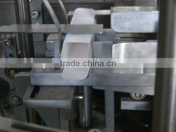 Small multi-function vertical bottle packing machine