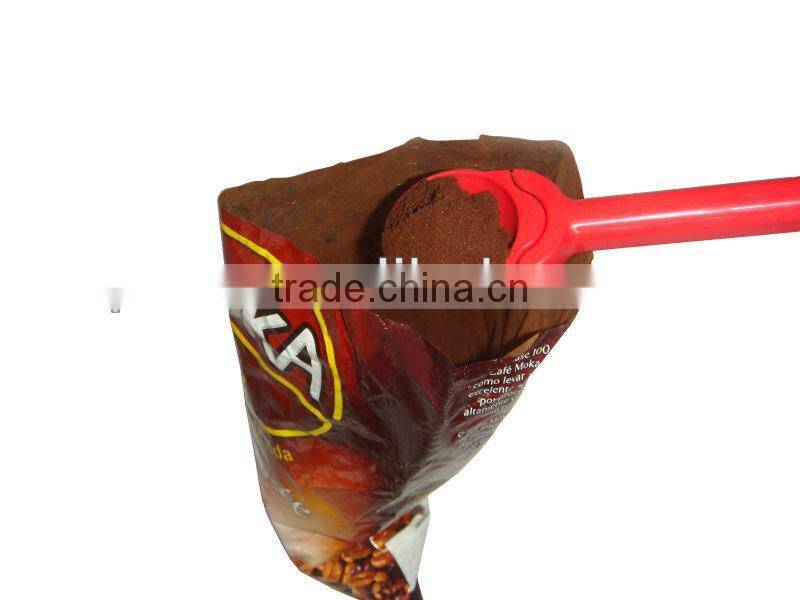 Plastic bread clip with spoon