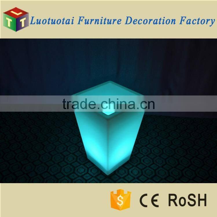 Waterproof outdoor garden use illuminated LED square planter pot with battery operated